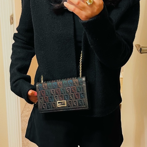 Fendi logo wallet on chain woc clutch skin and leather in black - Picture 8 of 8